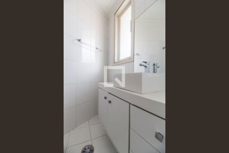 Casa de condomínio à venda com 400m², 4 quartos e 6 vagas Casa de condomínio à venda com 400m², 4 quartos e 6 vagasBanheiro da Suíte 3