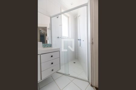 Casa de condomínio à venda com 400m², 4 quartos e 6 vagas Casa de condomínio à venda com 400m², 4 quartos e 6 vagasBanheiro da Suíte 3