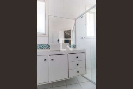 Casa de condomínio à venda com 400m², 4 quartos e 6 vagas Casa de condomínio à venda com 400m², 4 quartos e 6 vagasBanheiro da Suíte 3