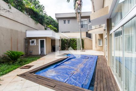 Casa de condomínio à venda com 400m², 4 quartos e 6 vagas Casa de condomínio à venda com 400m², 4 quartos e 6 vagasPiscina
