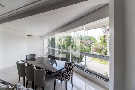 Casa de condomínio à venda com 400m², 4 quartos e 6 vagas Casa de condomínio à venda com 400m², 4 quartos e 6 vagasSala de Jantar