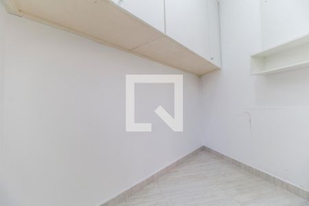 Casa de condomínio à venda com 400m², 4 quartos e 6 vagas Casa de condomínio à venda com 400m², 4 quartos e 6 vagasQuarto de Serviço