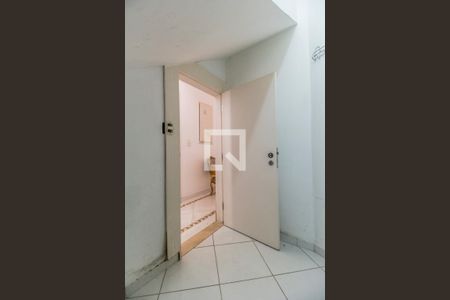 Casa de condomínio à venda com 400m², 4 quartos e 6 vagas Casa de condomínio à venda com 400m², 4 quartos e 6 vagasÁrea de Serviço