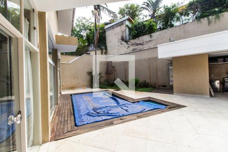 Casa de condomínio à venda com 400m², 4 quartos e 6 vagas Casa de condomínio à venda com 400m², 4 quartos e 6 vagasPiscina