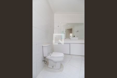 Casa de condomínio à venda com 400m², 4 quartos e 6 vagas Casa de condomínio à venda com 400m², 4 quartos e 6 vagasBanheiro da Suíte 2