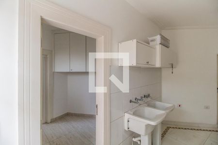 Casa de condomínio à venda com 400m², 4 quartos e 6 vagas Casa de condomínio à venda com 400m², 4 quartos e 6 vagasÁrea de Serviço