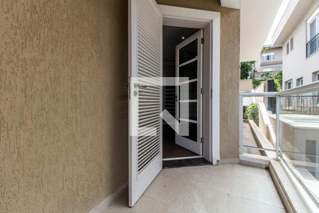 Casa de condomínio à venda com 400m², 4 quartos e 6 vagas Casa de condomínio à venda com 400m², 4 quartos e 6 vagasVaranda