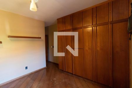 Casa de condomínio à venda com 356m², 3 quartos e 4 vagas Casa de condomínio à venda com 356m², 3 quartos e 4 vagasSuíte 01