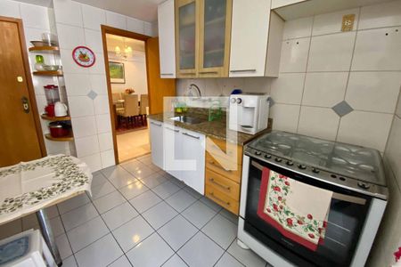 Apartamento à venda com 124m², 3 quartos e 2 vagas Apartamento à venda com 124m², 3 quartos e 2 vagasCozinha