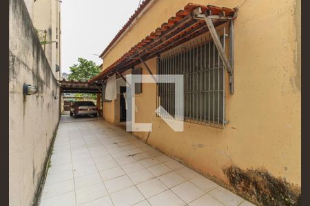 Casa à venda com 1100m², 3 quartos e 4 vagas Casa à venda com 1100m², 3 quartos e 4 vagasLateral do imóvel
