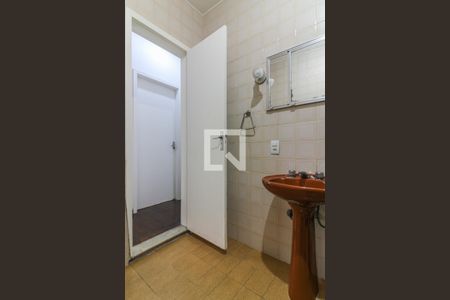 Casa à venda com 1100m², 3 quartos e 4 vagas Casa à venda com 1100m², 3 quartos e 4 vagasBanheiro Social
