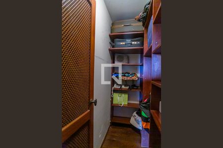 Casa à venda com 350m², 4 quartos e 1 vagaSuíte 3 - Closet