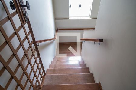 Casa à venda com 350m², 4 quartos e 1 vagaCorredor - Escada