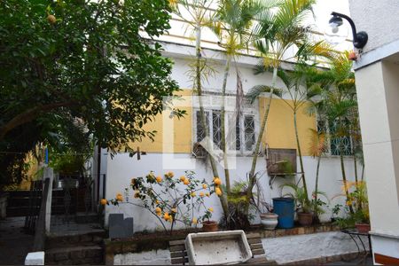 Casa para alugar com 235m², 4 quartos e 2 vagasEdícula nos fundos do terreno