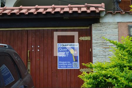 Casa para alugar com 235m², 4 quartos e 2 vagasPortão da frente - Placa