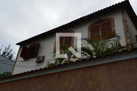 Casa para alugar com 235m², 4 quartos e 2 vagasFachada