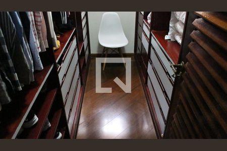 Casa para alugar com 500m², 6 quartos e 6 vagasSuíte Master - Closet