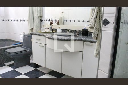 Casa para alugar com 500m², 6 quartos e 6 vagasSuíte Master - Banheiro