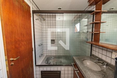 Apartamento à venda com 200m², 3 quartos e 3 vagasBanheiro da suíte