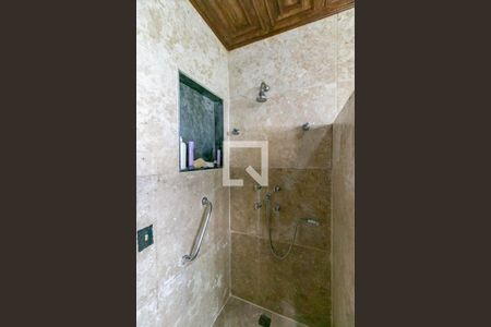 Casa à venda com 715m², 5 quartos e 6 vagasBanheiro da Suíte 2