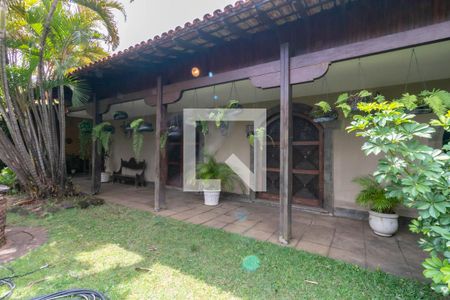 Casa à venda com 715m², 5 quartos e 6 vagasÁrea Externa