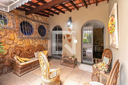 Casa à venda com 715m², 5 quartos e 6 vagasÁrea Externa