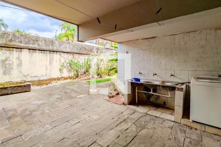 Casa à venda com 715m², 5 quartos e 6 vagasÁrea de Serviço