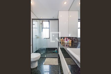 Apartamento à venda com 304m², 4 quartos e 4 vagas Apartamento à venda com 304m², 4 quartos e 4 vagasBanheiro Social 1