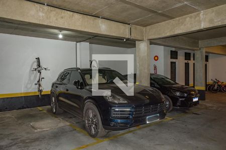 Apartamento à venda com 304m², 4 quartos e 4 vagas Apartamento à venda com 304m², 4 quartos e 4 vagasGaragem