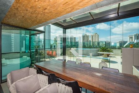 Apartamento à venda com 304m², 4 quartos e 4 vagas Apartamento à venda com 304m², 4 quartos e 4 vagasVaranda gourmet