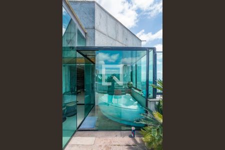 Apartamento à venda com 304m², 4 quartos e 4 vagas Apartamento à venda com 304m², 4 quartos e 4 vagasBanheira de hidromassagem