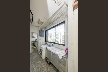 Apartamento à venda com 304m², 4 quartos e 4 vagas Apartamento à venda com 304m², 4 quartos e 4 vagasÁrea de Serviço