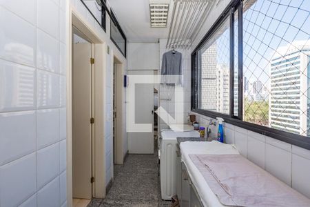 Apartamento à venda com 304m², 4 quartos e 4 vagas Apartamento à venda com 304m², 4 quartos e 4 vagasÁrea de Serviço