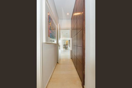 Apartamento à venda com 304m², 4 quartos e 4 vagas Apartamento à venda com 304m², 4 quartos e 4 vagasCorredor