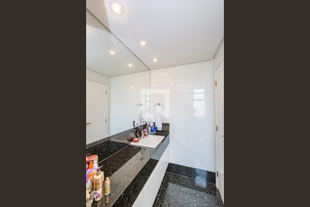 Apartamento à venda com 304m², 4 quartos e 4 vagas Apartamento à venda com 304m², 4 quartos e 4 vagasBanheiro Social 1