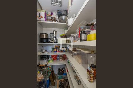 Apartamento à venda com 304m², 4 quartos e 4 vagas Apartamento à venda com 304m², 4 quartos e 4 vagasDespensa