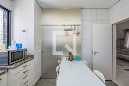 Apartamento à venda com 304m², 4 quartos e 4 vagas Apartamento à venda com 304m², 4 quartos e 4 vagasCozinha
