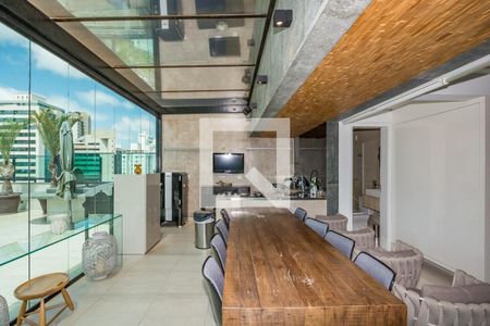 Apartamento à venda com 304m², 4 quartos e 4 vagas Apartamento à venda com 304m², 4 quartos e 4 vagasVaranda gourmet