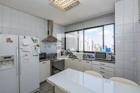 Apartamento à venda com 304m², 4 quartos e 4 vagas Apartamento à venda com 304m², 4 quartos e 4 vagasCozinha