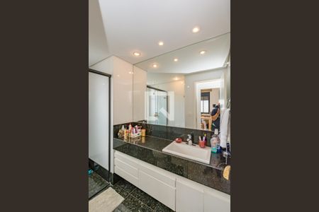 Apartamento à venda com 304m², 4 quartos e 4 vagas Apartamento à venda com 304m², 4 quartos e 4 vagasBanheiro Social 1