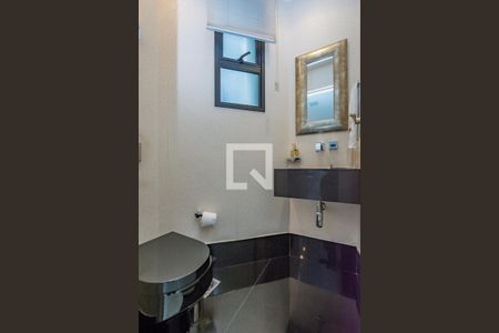 Apartamento à venda com 304m², 4 quartos e 4 vagas Apartamento à venda com 304m², 4 quartos e 4 vagasLavabo