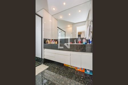 Apartamento à venda com 304m², 4 quartos e 4 vagas Apartamento à venda com 304m², 4 quartos e 4 vagasBanheiro Social 1