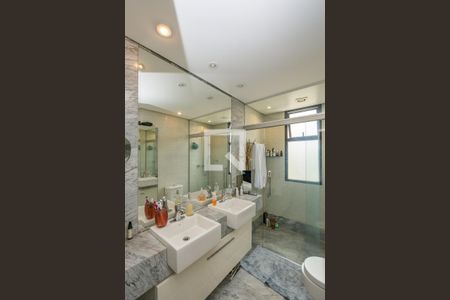 Apartamento à venda com 304m², 4 quartos e 4 vagas Apartamento à venda com 304m², 4 quartos e 4 vagasBanheiro da Suíte