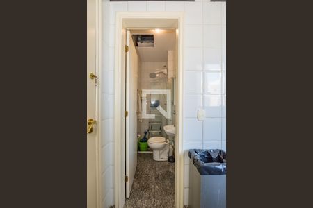 Apartamento à venda com 304m², 4 quartos e 4 vagas Apartamento à venda com 304m², 4 quartos e 4 vagasBanheiro de serviço