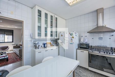 Apartamento à venda com 304m², 4 quartos e 4 vagas Apartamento à venda com 304m², 4 quartos e 4 vagasCozinha