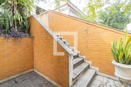 Casa à venda com 600m², 3 quartos e 2 vagas Casa à venda com 600m², 3 quartos e 2 vagasEntrada Lateral