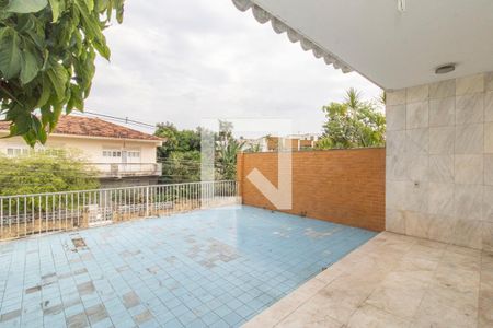 Casa à venda com 600m², 3 quartos e 2 vagas Casa à venda com 600m², 3 quartos e 2 vagasVaranda/Quintal