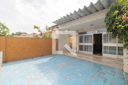 Casa à venda com 600m², 3 quartos e 2 vagas Casa à venda com 600m², 3 quartos e 2 vagasVaranda/Quintal