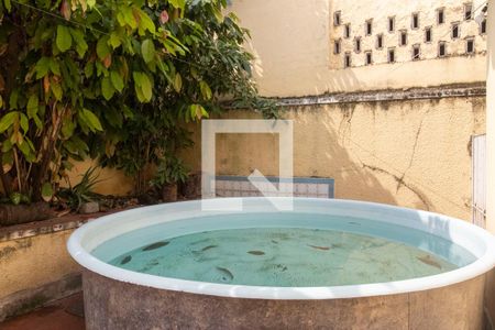 Casa à venda com 600m², 3 quartos e 2 vagas Casa à venda com 600m², 3 quartos e 2 vagasPiscina