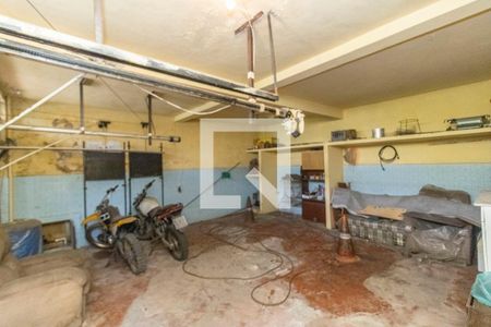 Casa à venda com 600m², 3 quartos e 2 vagas Casa à venda com 600m², 3 quartos e 2 vagasGaragem